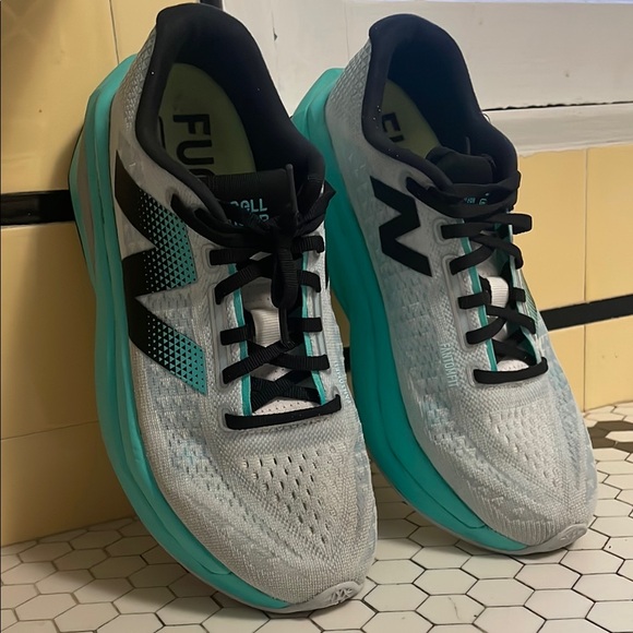 Teal New Balance Supercomp trainer v3 running sneakers in 9.5 w or 8 m - Picture 3 of 8
